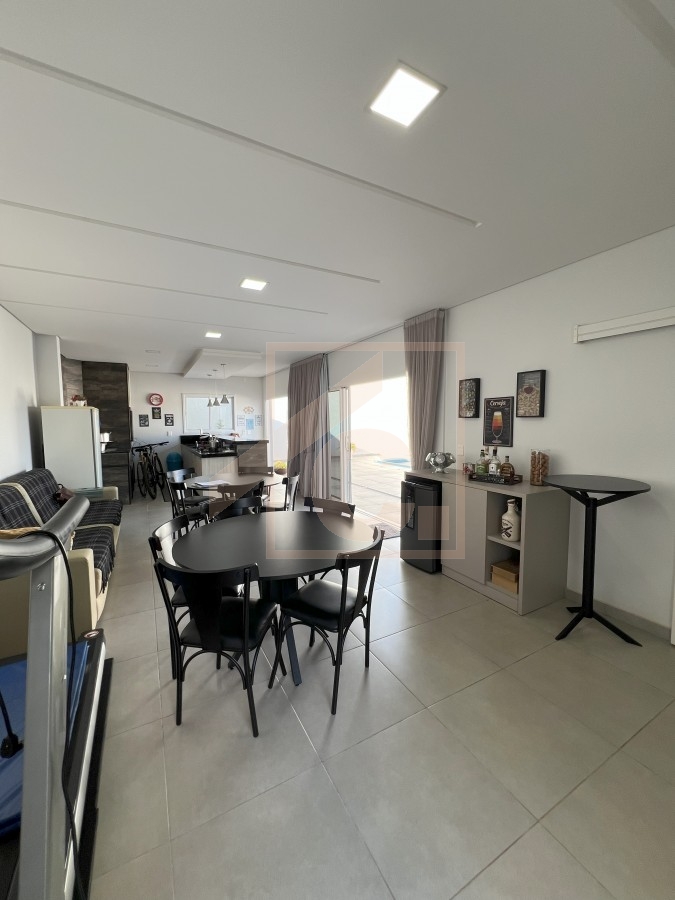 Casa à venda em Pato Branco no bairro Industrial com 1 suíte + 3 quartos