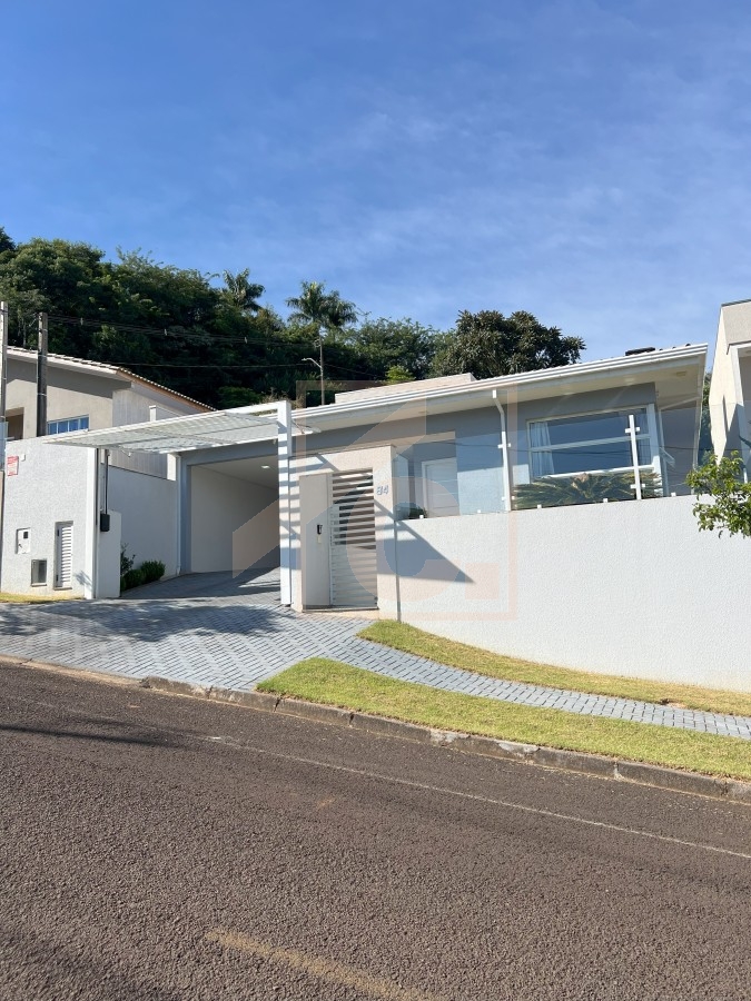 Casa à venda em Pato Branco no bairro Industrial com 1 suíte + 3 quartos