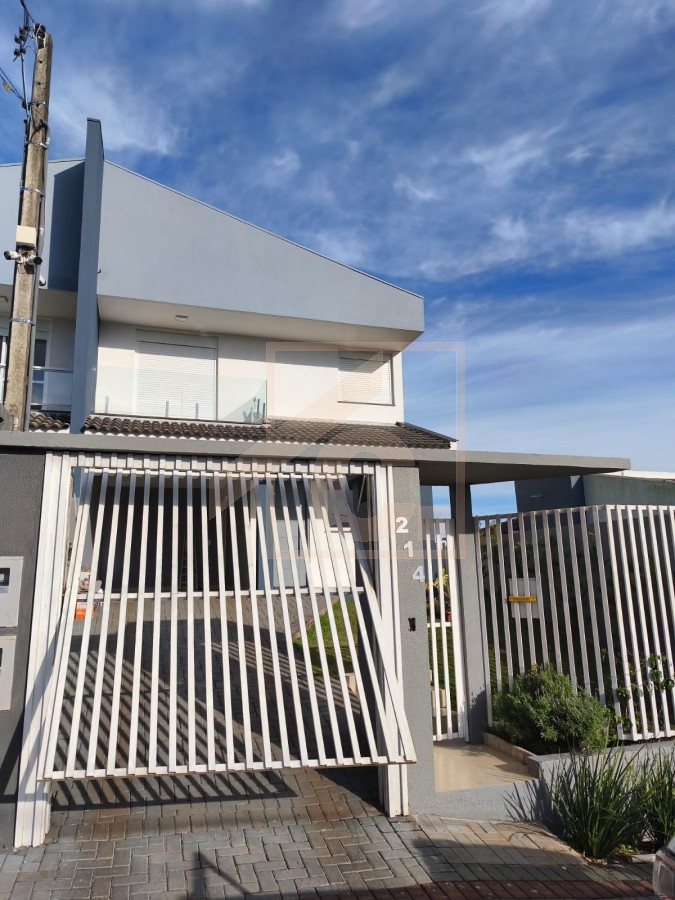 Sobrado à venda no bairro São Francisco com 1 Suíte + 2 Quartos