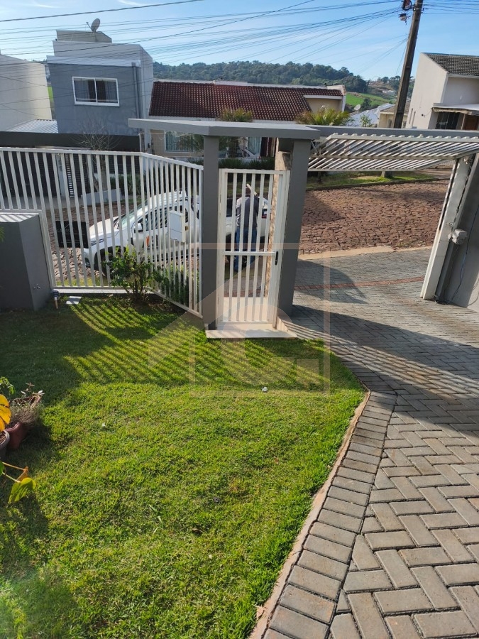 Sobrado à venda no bairro São Francisco com 1 Suíte + 2 Quartos