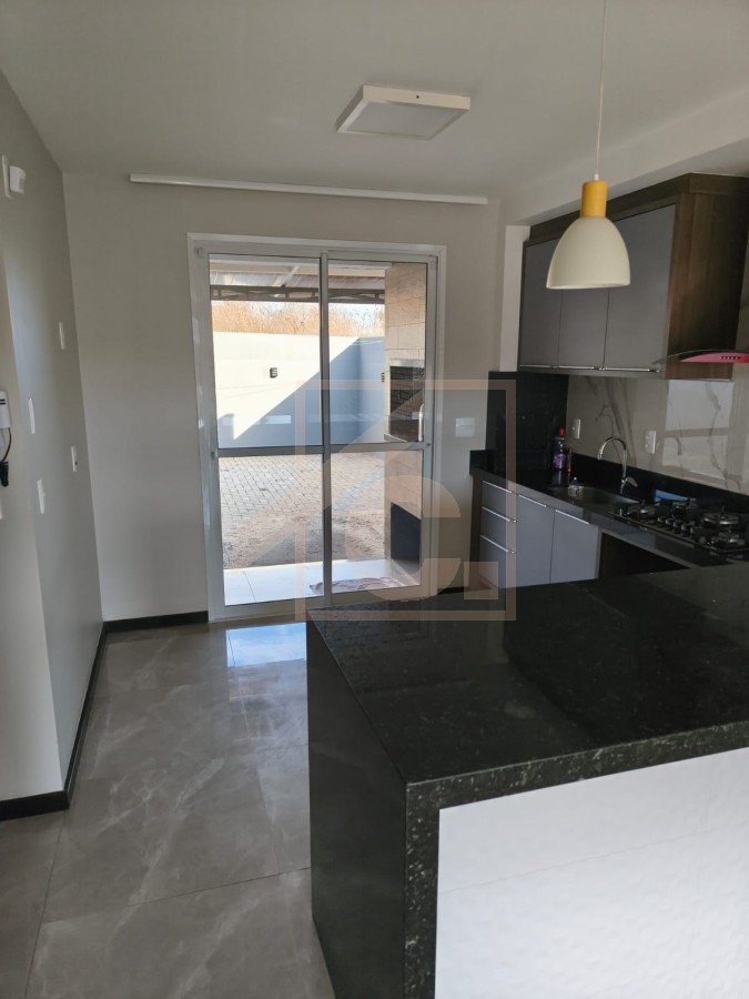 Sobrado à venda no bairro São Francisco com 1 Suíte + 2 Quartos