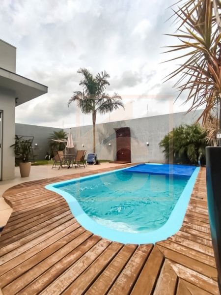 Casa à venda em Pato Branco no bairro São Francisco mobiliada e com piscina