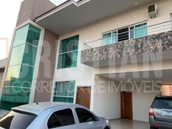 Sobrado mobiliado à venda em Pato Branco no Bairro Fraron