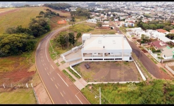 05 Apartamentos + Barracão no bairro Aeroporto