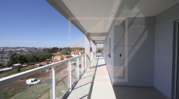 05 Apartamentos + Barracão no bairro Aeroporto