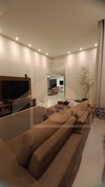 Casa à venda em Pato Branco no bairro São Francisco com 1 Suíte + 2 Quartos e Piscina