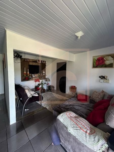 Casa à venda em Chopinzinho com 1 Suíte + 2 Quartos.