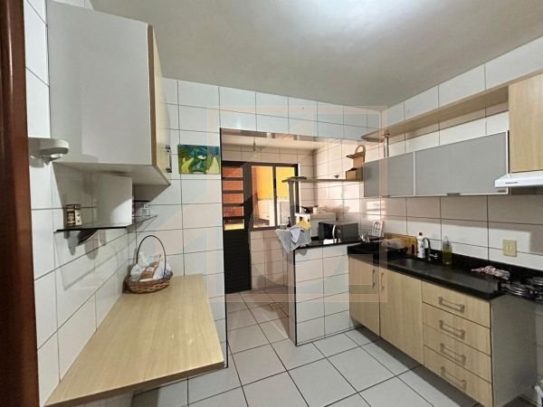 Sobrado à venda em Pato Branco com 03 quartos bairro Brasília. 