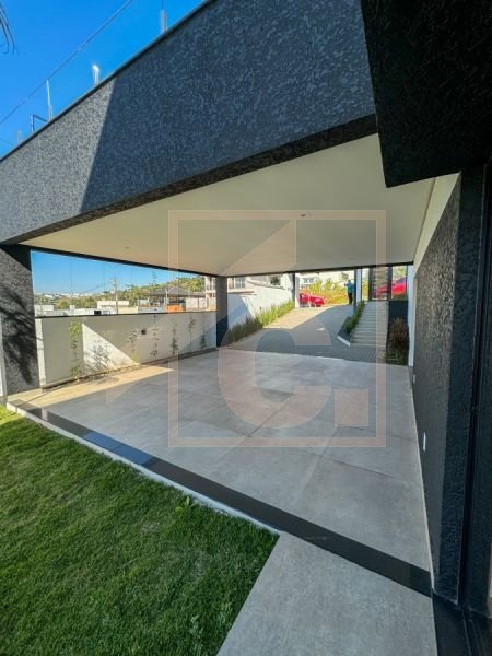 Casa alto padrão à venda em Pato Branco no bairro São Francisco com 3 Suítes 