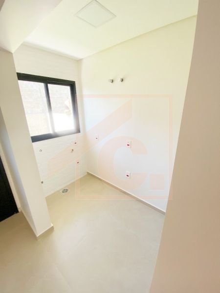 Sobrado à venda em Pato Branco com 2 Suítes no Bairro Fraron