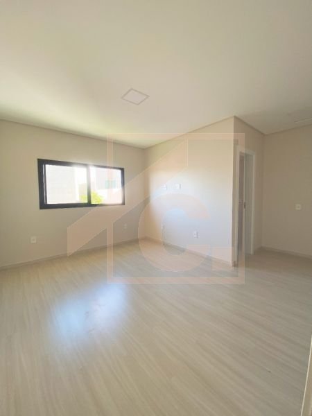 Sobrado à venda em Pato Branco com 2 Suítes no Bairro Fraron