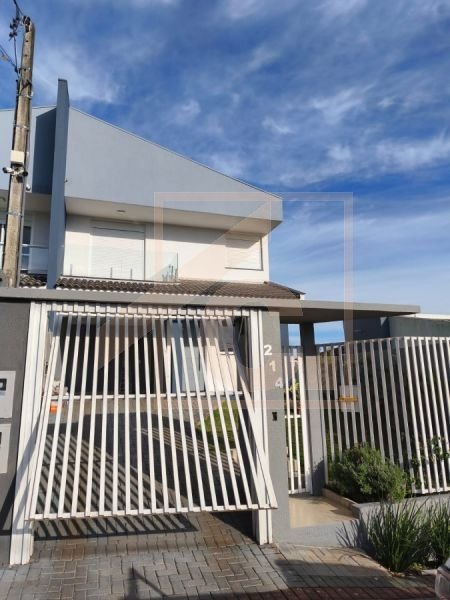 Sobrado à venda no bairro São Francisco com 1 Suíte + 2 Quartos