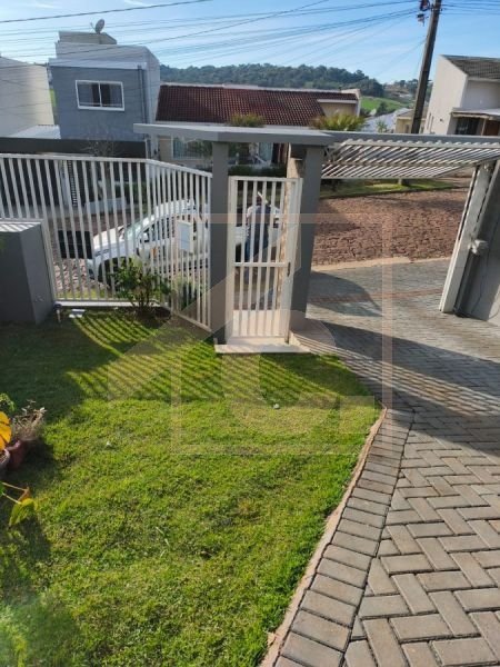 Sobrado à venda no bairro São Francisco com 1 Suíte + 2 Quartos