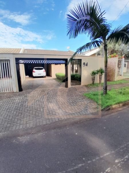 Casa à venda em Pato Branco com piscina no Bairro La Salle