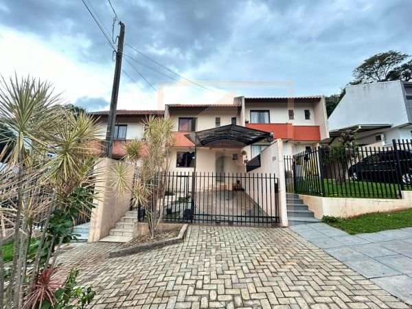 Sobrado à venda em Pato Branco com 03 quartos bairro Brasília. 