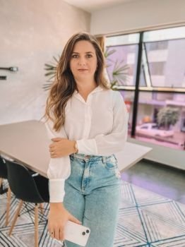 Ane Caroline - Corretor