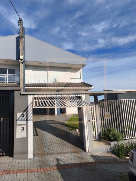 Sobrado à venda no bairro São Francisco com 1 Suíte + 2 Quartos