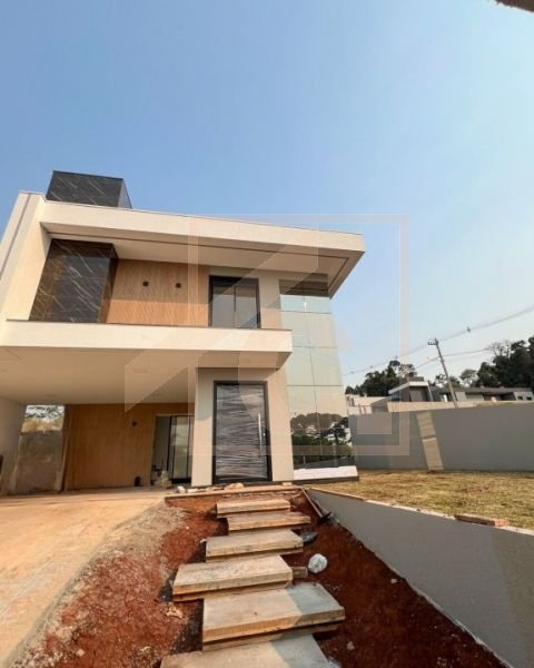 Sobrado à venda em Pato Branco com 1 Suíte + 2 quartos bairro Cadorin