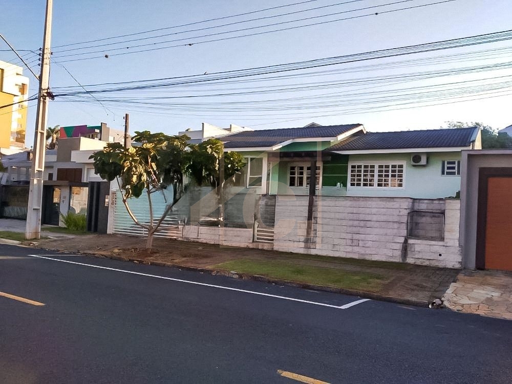 Casa à venda em Pato Branco com 1 Suíte + 2 Quartos e Piscina  no bairro Jardim das Américas